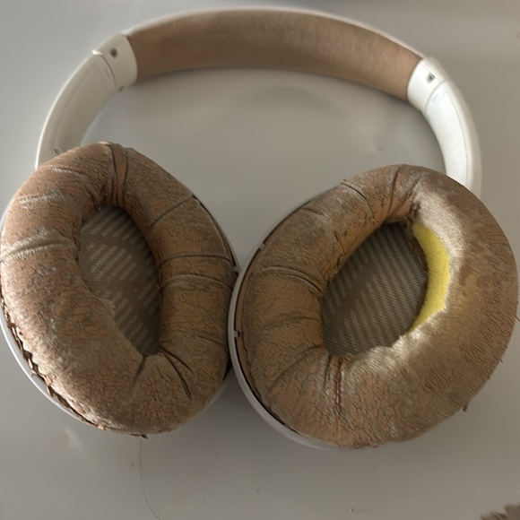 Bose Quiet Comfort Headphones - Picture 5 of 5